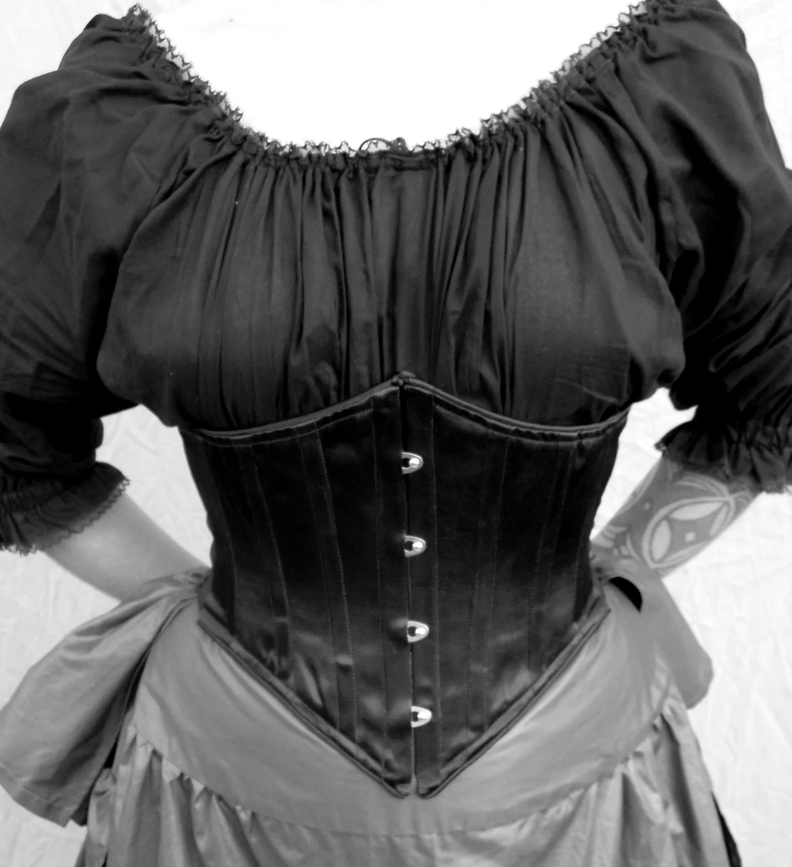 リーマドンナ　プリンセス Madonna Lilly — Period Corsets